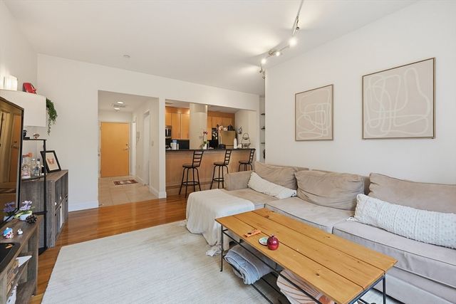 42 Beach St 6B, Boston, MA 02111