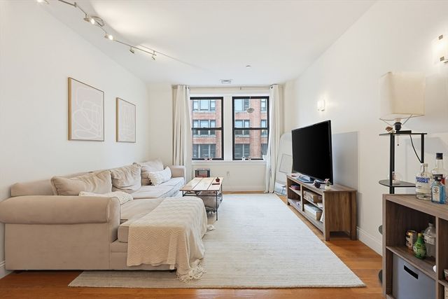 42 Beach St 6B, Boston, MA 02111