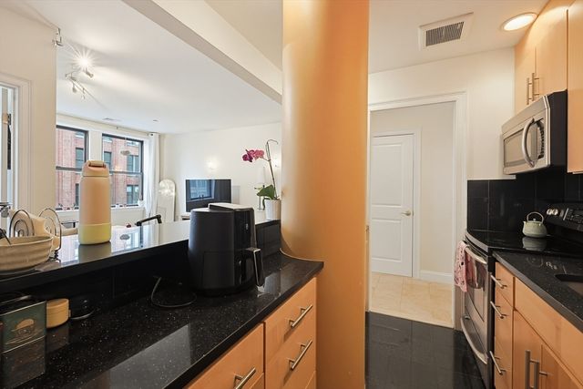 42 Beach St 6B, Boston, MA 02111