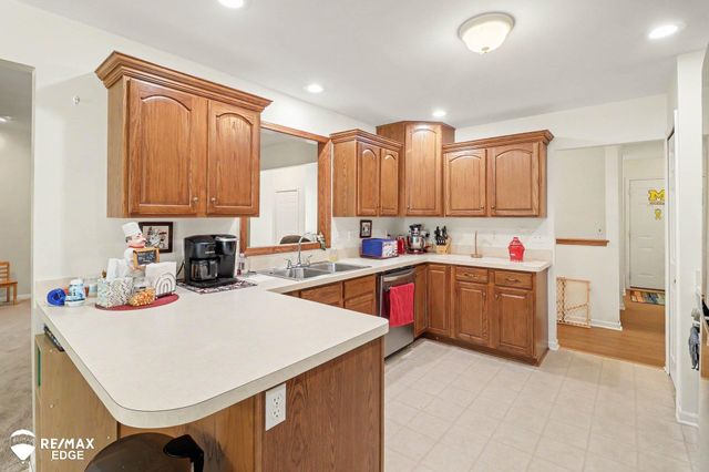 926 Village Drive, Davison, MI 48423