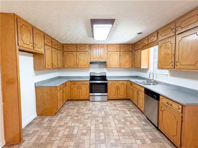 90 Rolling Ridge Drive, Covington, GA 30016