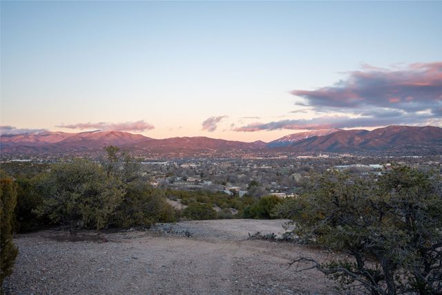 1713 Alameda C, Santa Fe, NM 87501