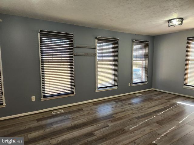 10 GREENRIDGE DR, Stafford, VA 22554