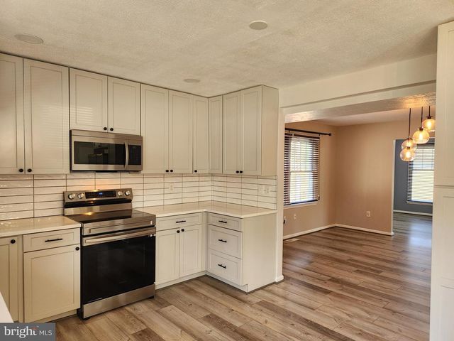 10 GREENRIDGE DR, Stafford, VA 22554