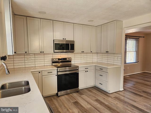 10 GREENRIDGE DR, Stafford, VA 22554