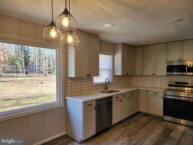 10 GREENRIDGE DR, Stafford, VA 22554