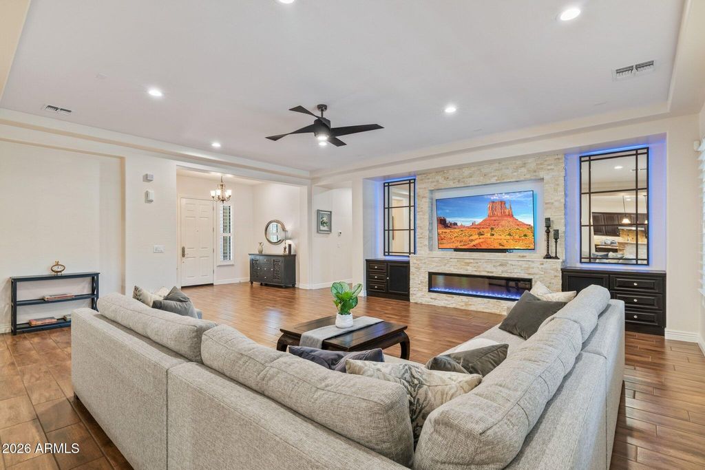 Image 10 of property listing at 2845 E RED OAK Street, Gilbert, AZ 85297
