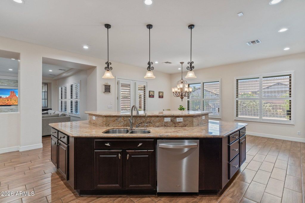 Image 13 of property listing at 2845 E RED OAK Street, Gilbert, AZ 85297