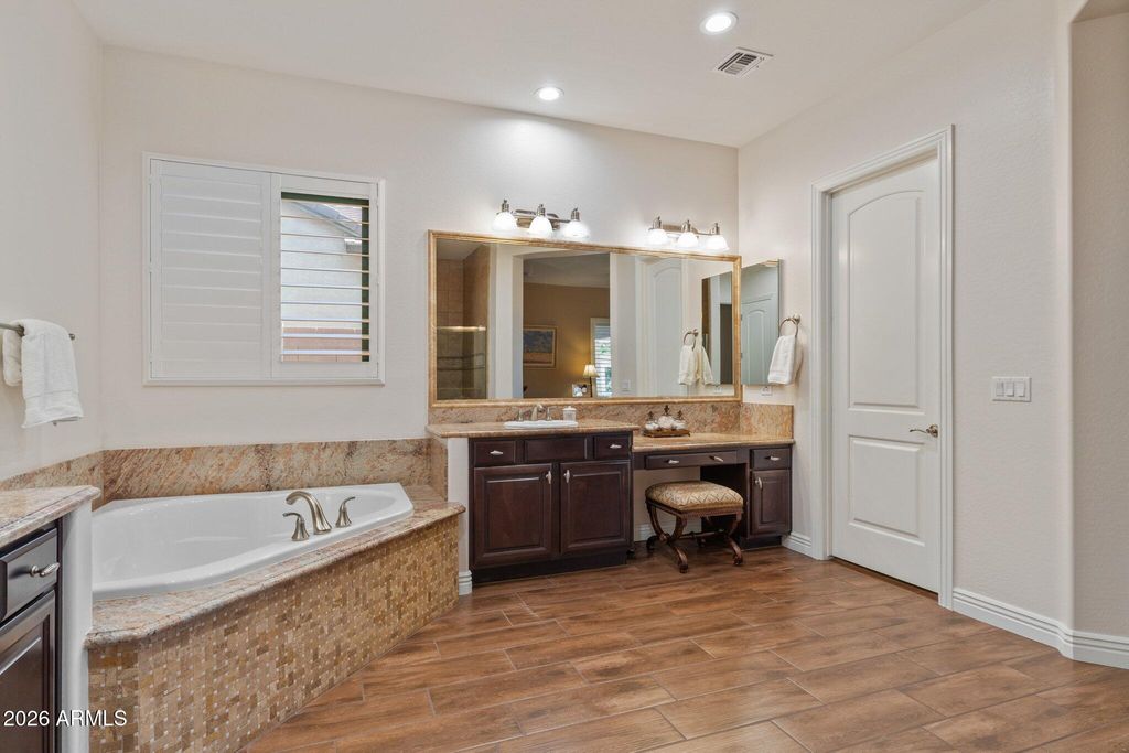 Image 21 of property listing at 2845 E RED OAK Street, Gilbert, AZ 85297