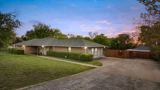 801 Little Creek Trail, Oak Leaf, TX 75154