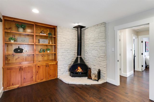 4 Valley View CIR, Leander, TX 78641