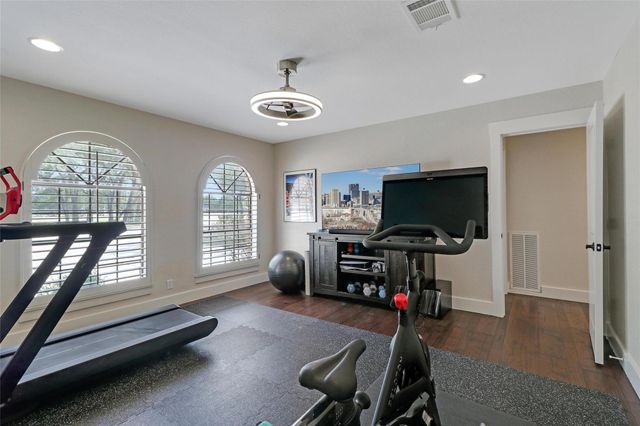 4 Valley View CIR, Leander, TX 78641