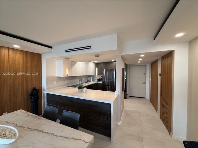 3701 N Country Club Drive 1209, Aventura, FL 33180