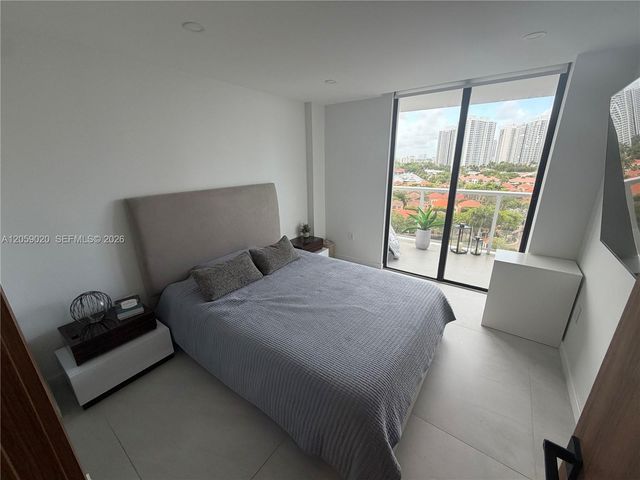 3701 N Country Club Drive 1209, Aventura, FL 33180