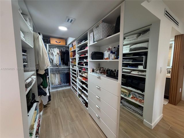 3701 N Country Club Drive 1209, Aventura, FL 33180