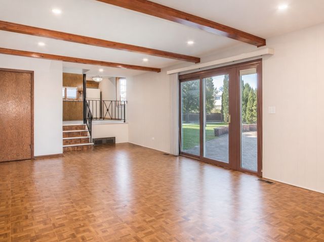 8332 N Knight Avenue, Niles, IL 60714