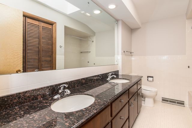 8332 N Knight Avenue, Niles, IL 60714