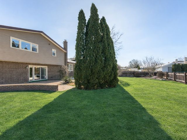 8332 N Knight Avenue, Niles, IL 60714