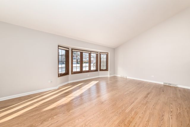 8332 N Knight Avenue, Niles, IL 60714