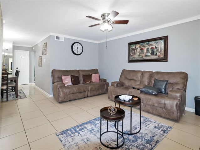 6401 Skyline Drive Drive 13, Houston, TX 77057