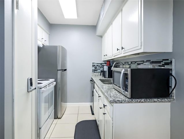 6401 Skyline Drive Drive 13, Houston, TX 77057