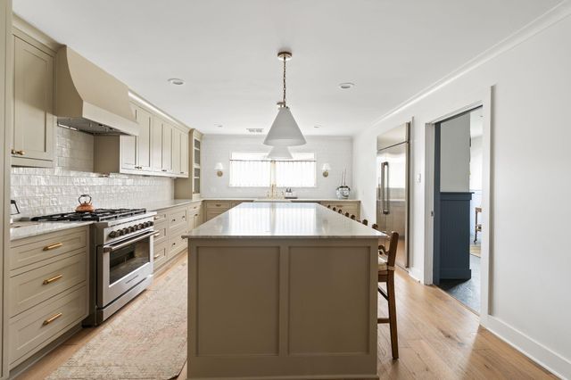 4902 Candleleaf Drive, Houston, TX 77018