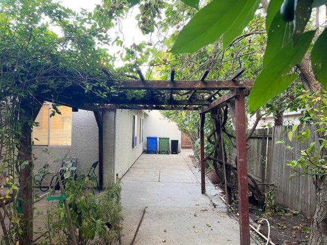 9184 Cerrolinda Cir, Elk Grove, CA 95758