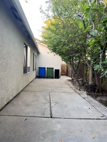 9184 Cerrolinda Cir, Elk Grove, CA 95758
