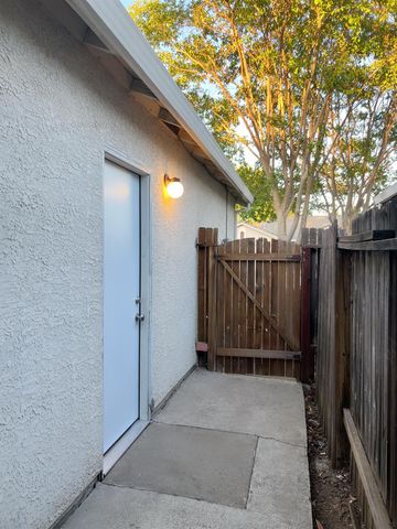 9184 Cerrolinda Cir, Elk Grove, CA 95758
