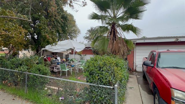 72 E Dakota Avenue, Fresno, CA 93704