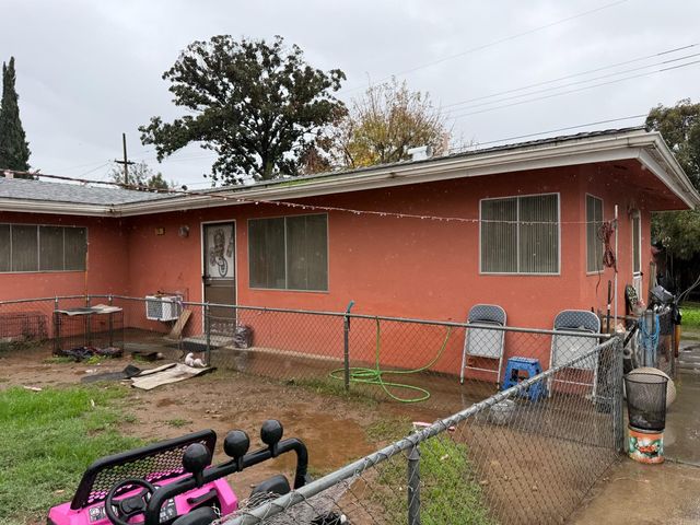 72 E Dakota Avenue, Fresno, CA 93704