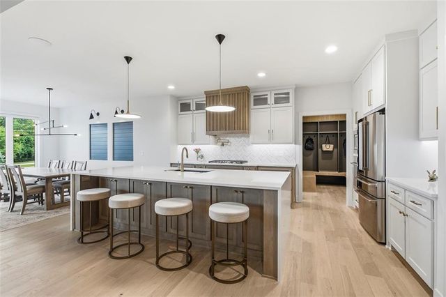 10675 W 142nd Terrace, Overland Park, KS 66221
