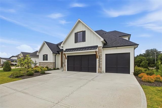 10675 W 142nd Terrace, Overland Park, KS 66221