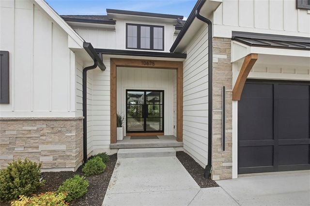 10675 W 142nd Terrace, Overland Park, KS 66221