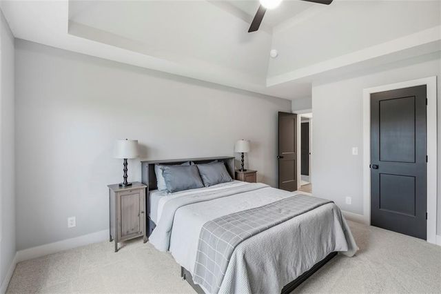 10675 W 142nd Terrace, Overland Park, KS 66221