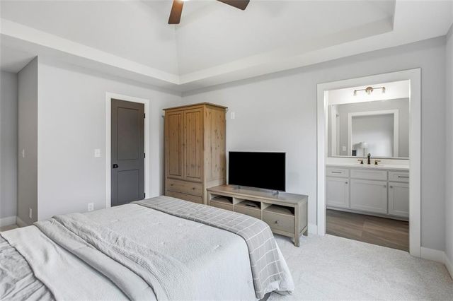 10675 W 142nd Terrace, Overland Park, KS 66221