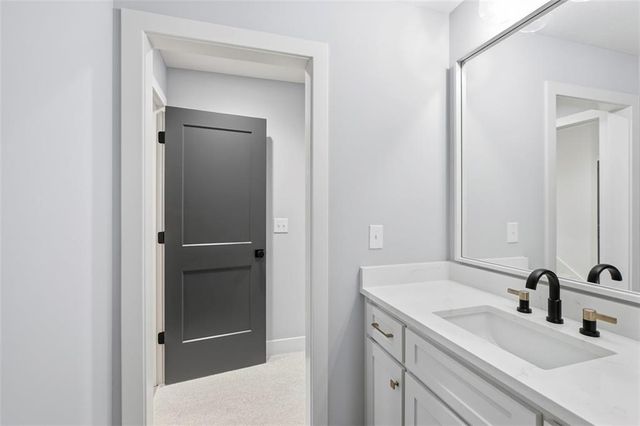 10675 W 142nd Terrace, Overland Park, KS 66221