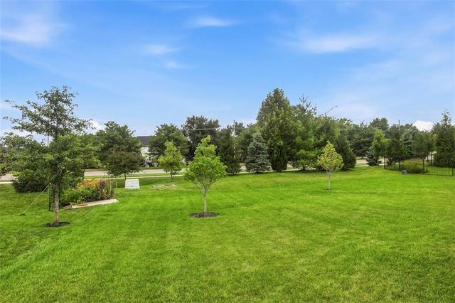 10675 W 142nd Terrace, Overland Park, KS 66221
