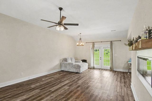 3031 Core Dr, Clarksville, TN 37040