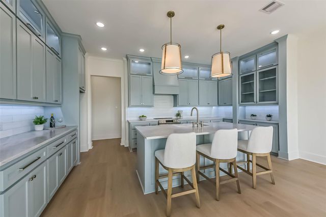 4011 Miramar Court, Galveston, TX 77554