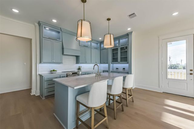 4011 Miramar Court, Galveston, TX 77554