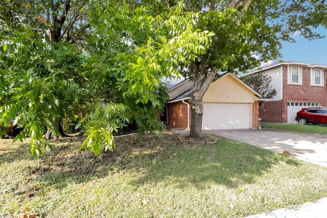 2839 Linden Lane, Grand Prairie, TX 75052