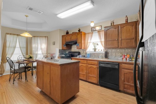 2839 Linden Lane, Grand Prairie, TX 75052