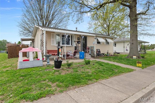 116 W 1st Street, Hartford, IL 62048