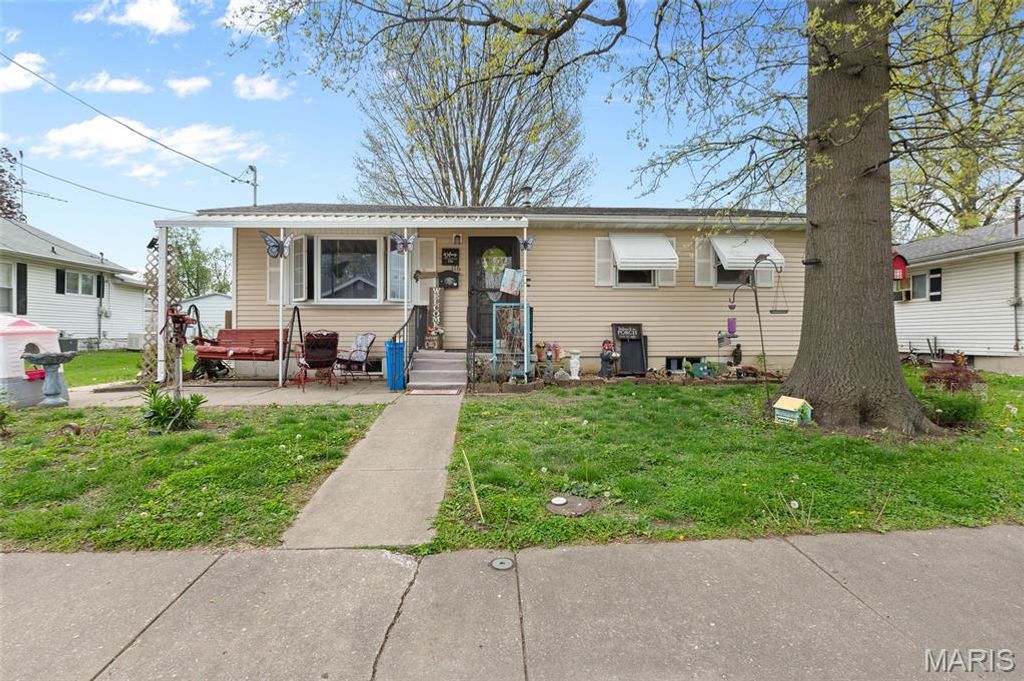 116 W 1st Street, Hartford, IL 62048