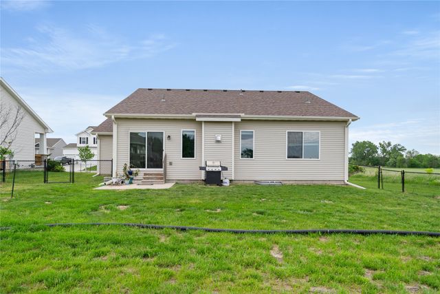 9334 Valley Parkway, Johnston, IA 50131