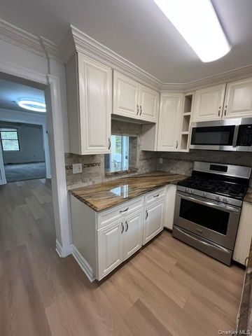 418 Christian Herald Road 2, Valley Cottage, NY 10989
