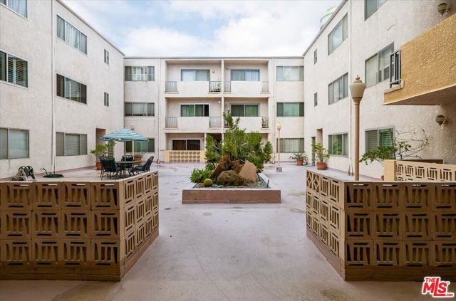 12955 Riverside Drive 203, Sherman Oaks, CA 91423