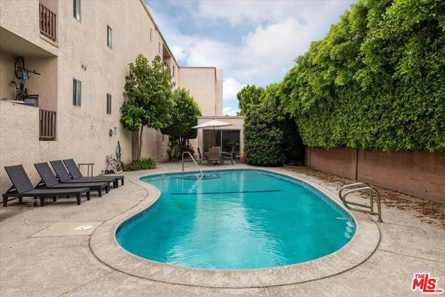 12955 Riverside Drive 203, Sherman Oaks, CA 91423