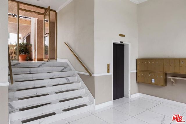 12955 Riverside Drive 203, Sherman Oaks, CA 91423